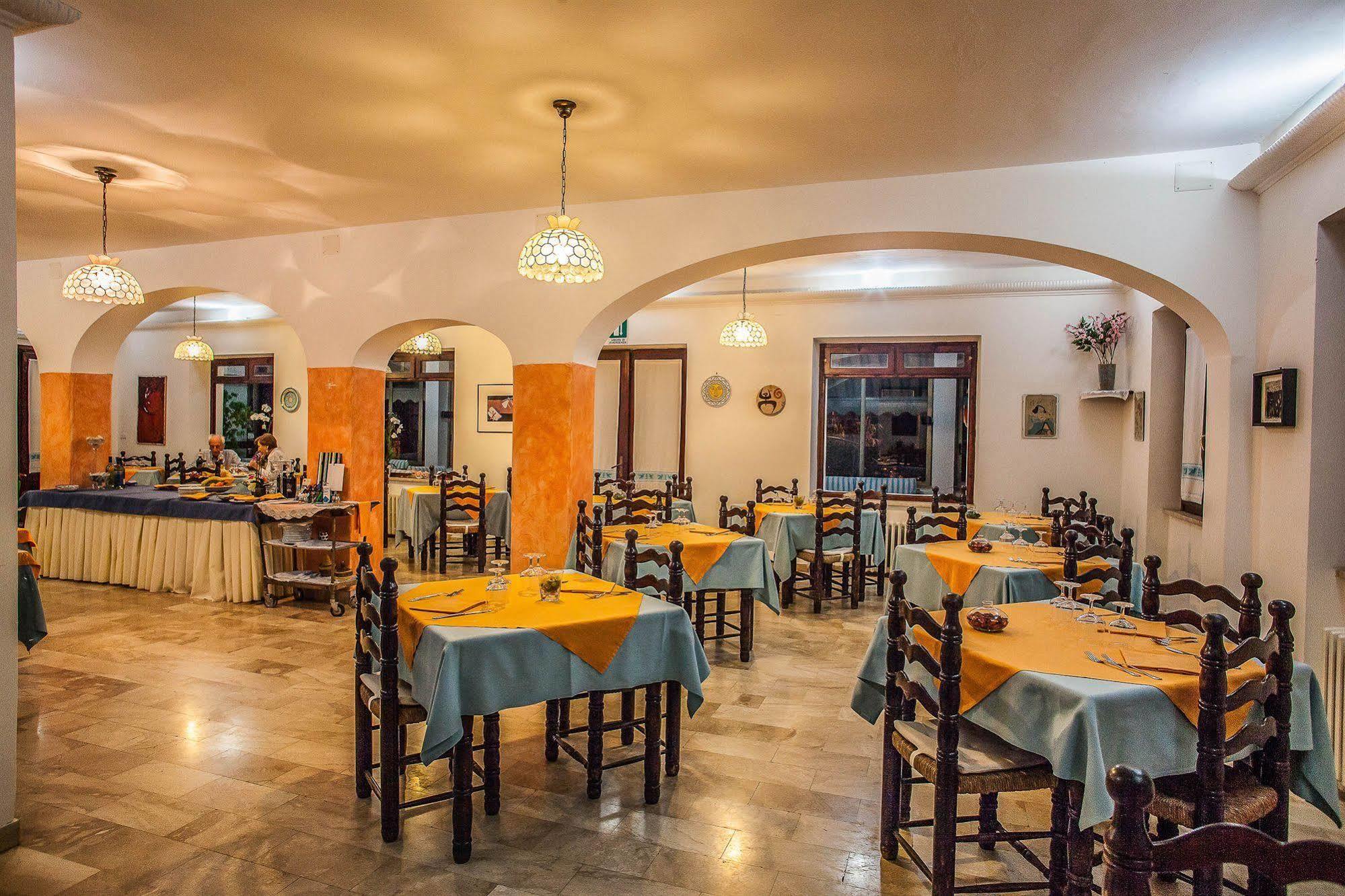 Sandalyon Hotel